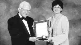 Frank Kaplan receives his award from Patricia Dillon, outgoing president of the Canadian Institute of Mining, Metallurgy and Petroleum.