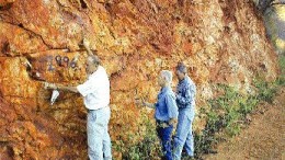 Zaruma's vice-president, exploration, Richard Viljoen, looks at skarn and breccia mineralization at the San Antonio project in Sonora state with geologists James Poulter and Alfredo Bernasconi.