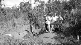 Vaaldiam personnel sampling the Tumeleiro 3 kimberlite pipe at Pimenta Bueno. A 163-kg sample Rio Tinto collected from the pipe in the mid-1990s graded 17.84 carats per tonne.