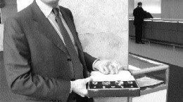 Photo by Pattie BealesMark Cullinan, great-grandson of Sir Thomas Cullinan, holds replicas of the Cullinan diamonds at the Indaba 2005 conferernce