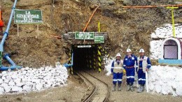Fortuna Operations Manager Jorge Ganoza Aicardi (centre) stands in front of the Animas vein portal with Caylloma staff. The vein has been explored by underground methods on two levels along a strike length of 1,800 metres.