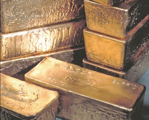 Barrick Gold plans to use half the money it is raising in a recently announced US$4-billion public offering to eliminate all of its fixed-price gold contracts within a year.