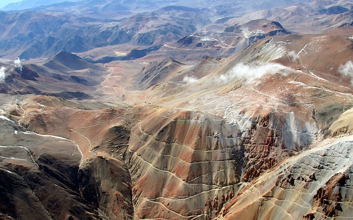 Barrick Gold's Pascua Lama project in the foreground in Chile, with the Veladero mine in the background in Argentina. Credit: Barrick Gold