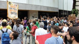 A group protests Vale in downtown Rio de Janeiro in 2015, in response to the Samarco tailings spill. Photo by Luiz Souzarj.