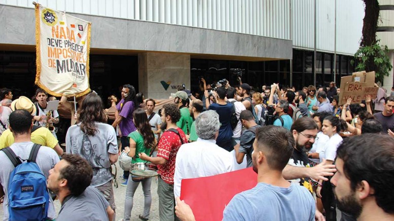 A group protests Vale in downtown Rio de Janeiro in 2015, in response to the Samarco tailings spill. Photo by Luiz Souzarj.