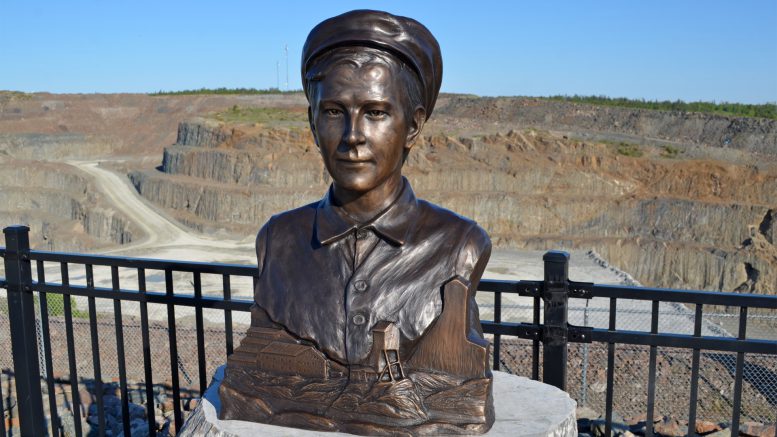 Sculpture Hollinger Newmont Porcupine