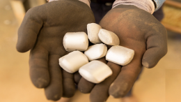 Glencore warns of cobalt surplus amid DRC export ban