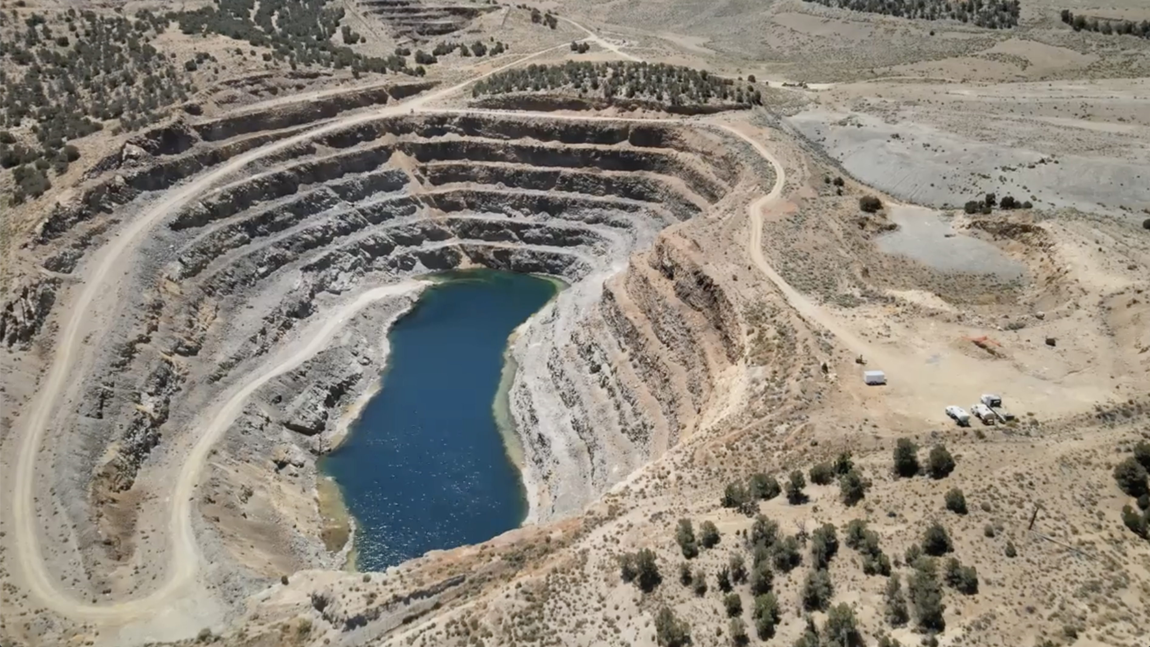 メネギニ鉱　USA Scorpio Gold's Manhattan assays sting along trend - The Northern Miner