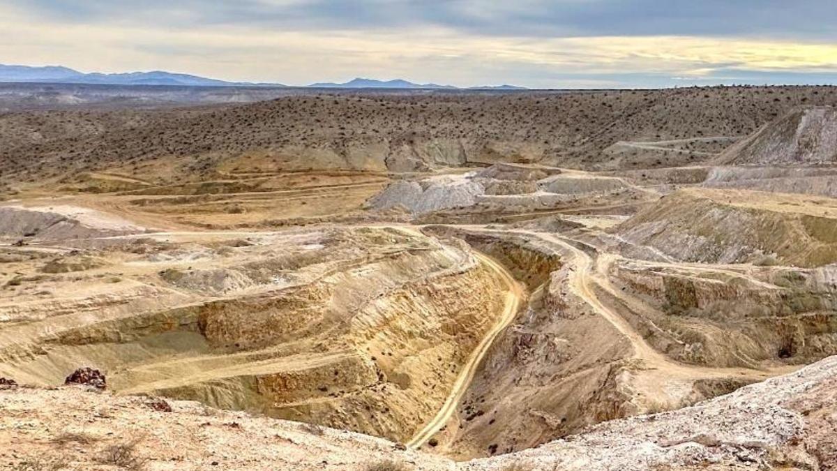 Hot Chili drills shallow copper, gold in Chile